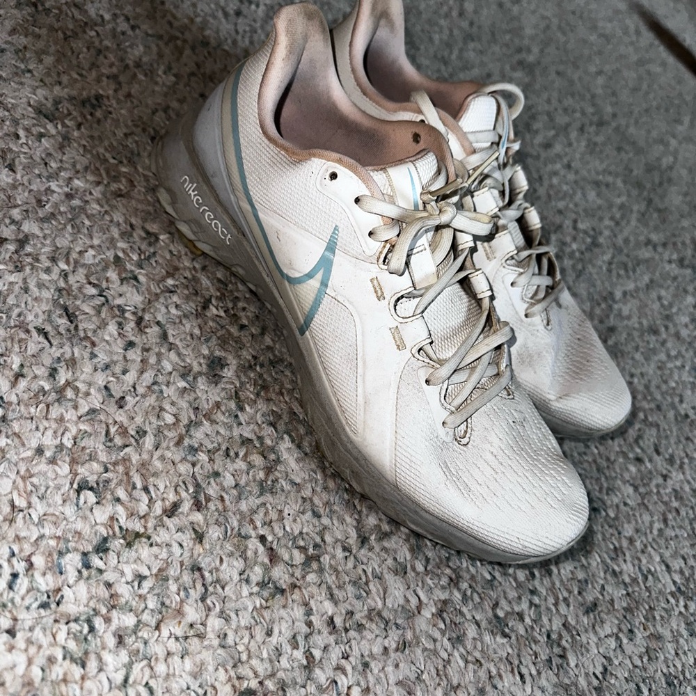 Nike White and Grey Golf Shoes